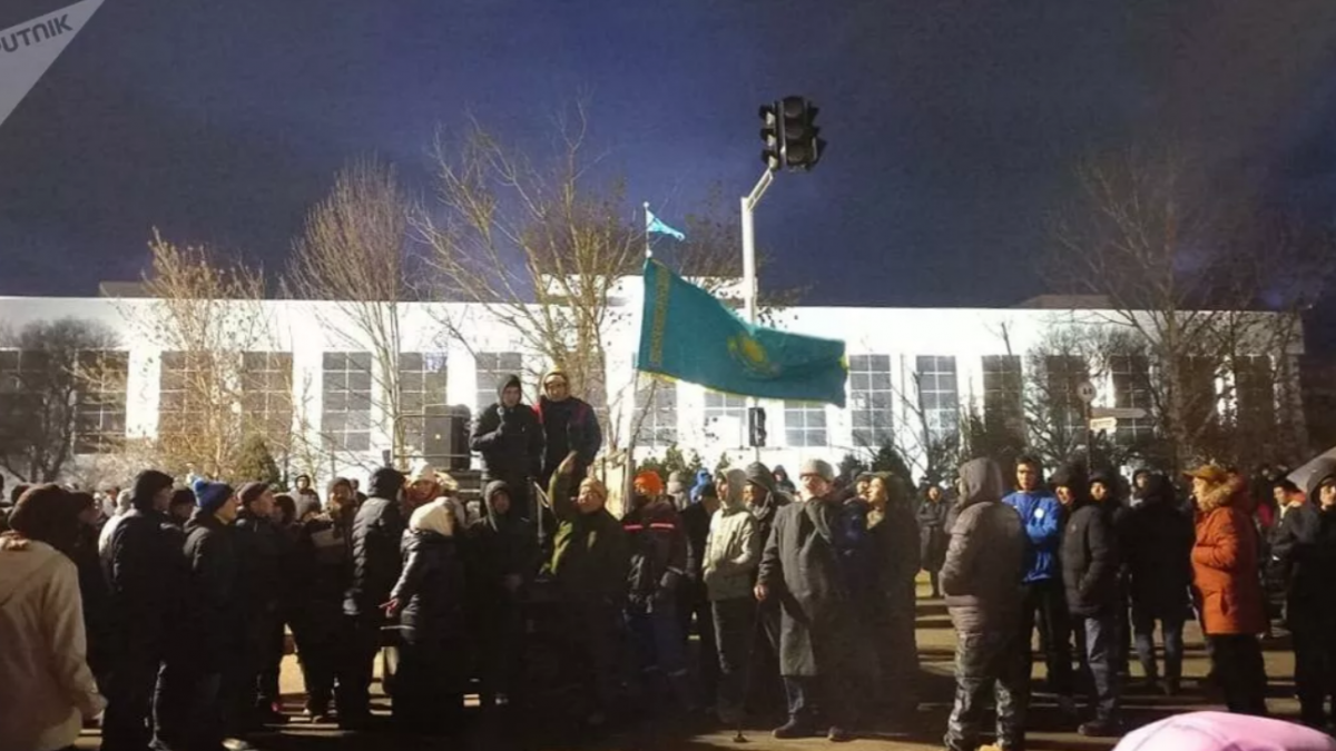 Казахстанские силовики освободили бывшую резиденцию президента в Алма-Ате