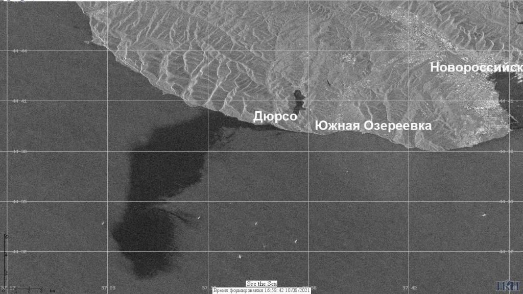 Под Новороссийском обнаружили гигантский разлив нефти 