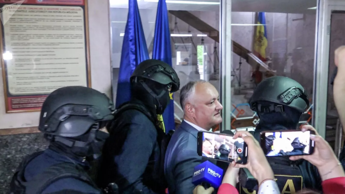 Суд арестовал экс-президента Молдавии Додона