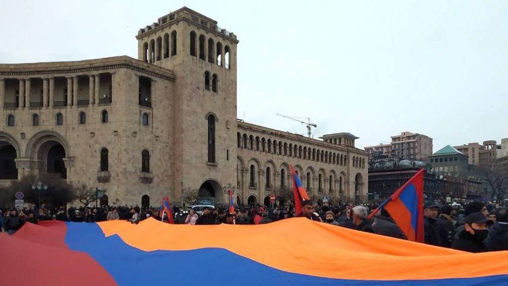 В Армении завели дело на «мятежного» главу Генштаба