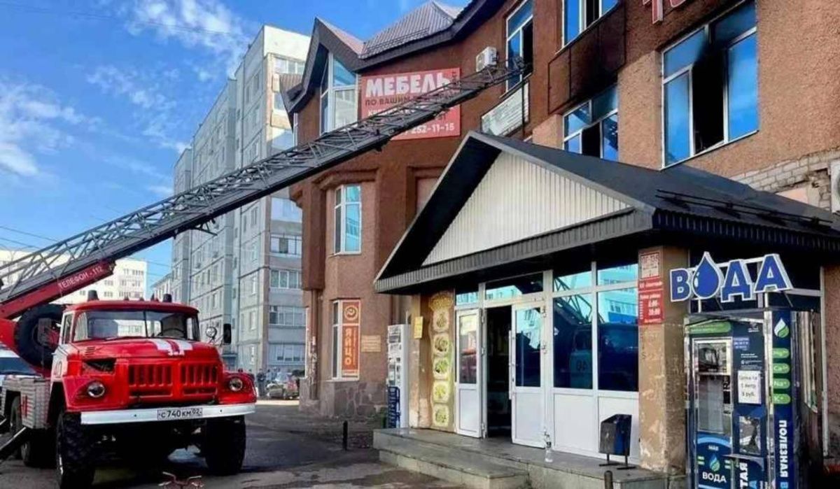 Четыре человека погибли при пожаре в торговом центре Стерлитамака