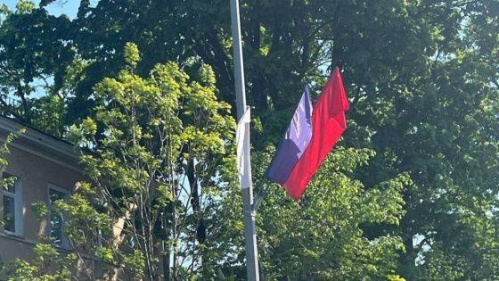 Чиновники Беглова надругались над российским флагом в День Города