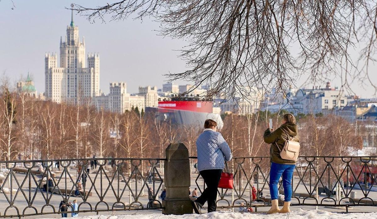 Синоптик назвала возможную дату первого снега в Москве