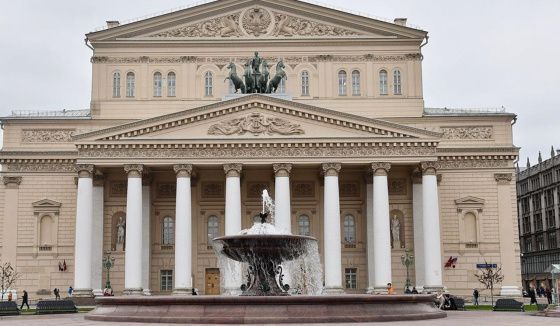 В Москве начали расконсервацию и промывку фонтана у Большого театра