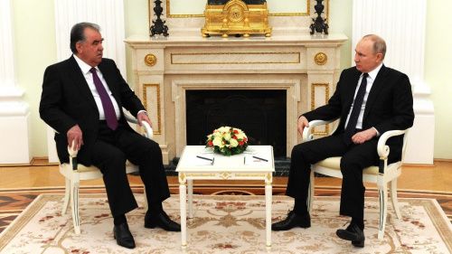 Путин поздравил президента Таджикистана с днём рождения