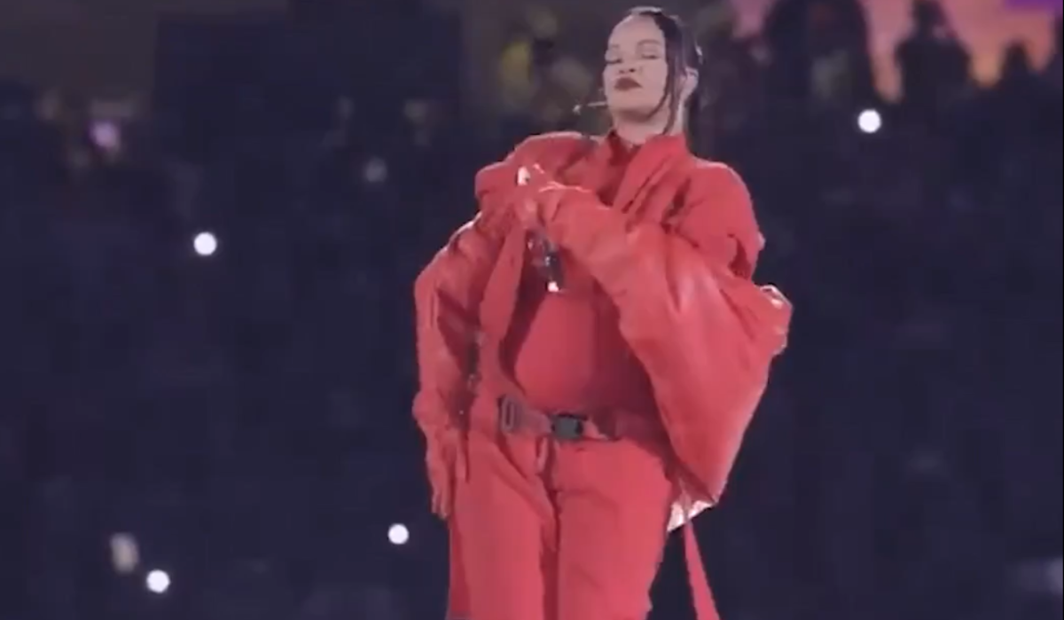 Дом певицы Рианны подвергся обстрелу неизвестной