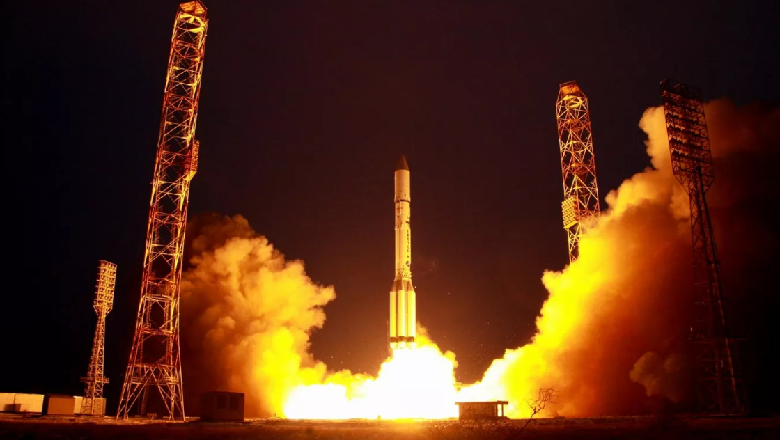 Ракета "Протон-М" вывела ангольский спутник AngoSat-2 на орбиту