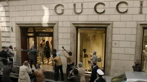 После просмотра фильма «Дом Gucci» россияне принялись массово скупать предметы бренда