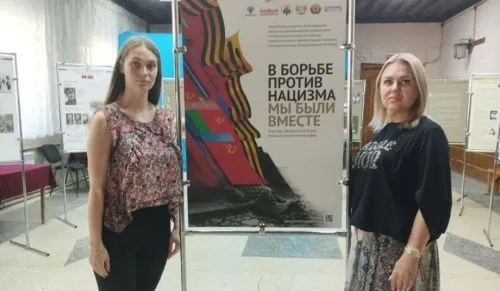 Передвижная планшетная выставка открылась в «Новоазовском культурно-досуговом центре» 