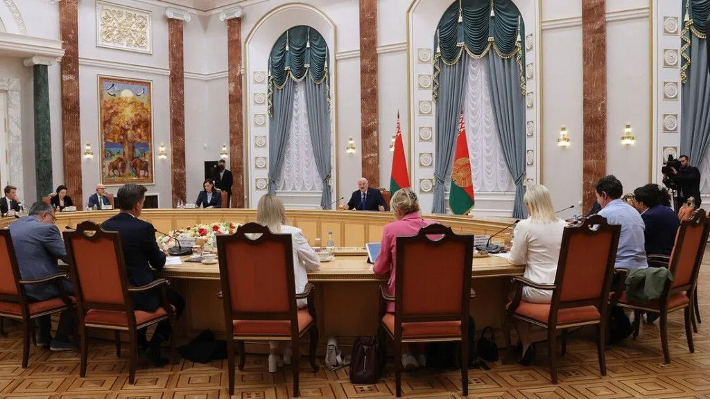 Лукашенко посетовал, что мы больше не живём «по понятиям» 