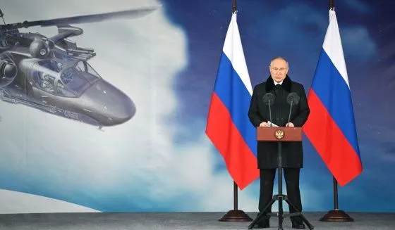 Владимир Путин вручил государственные награды воинским частям и ВКС МО