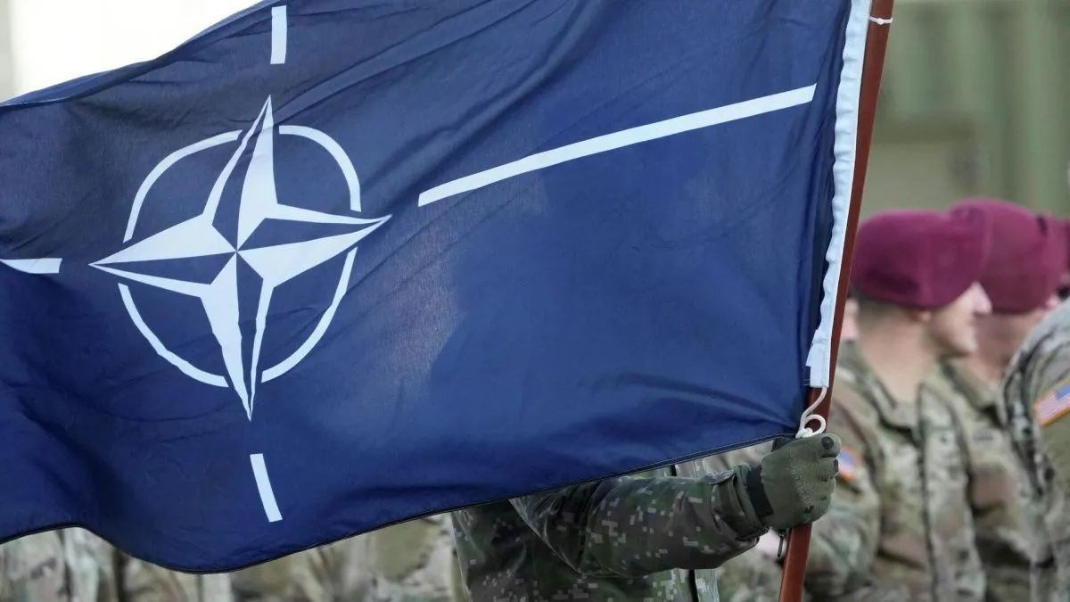 Лавров обвинил НАТО в участии в конфликте на Украине
