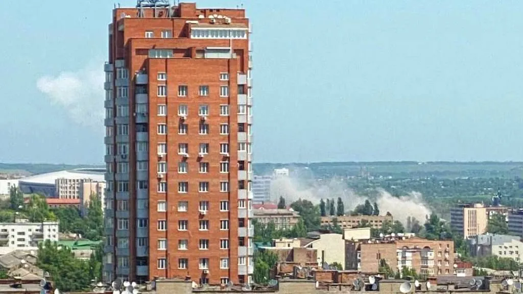 В Донецке попали снаряды сразу в три школы, погибли 5 и ранены 16 человек
