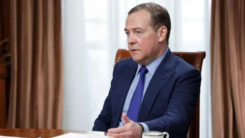 Медведев отметил, что европейские политики почти смогли оставить Европу без газа