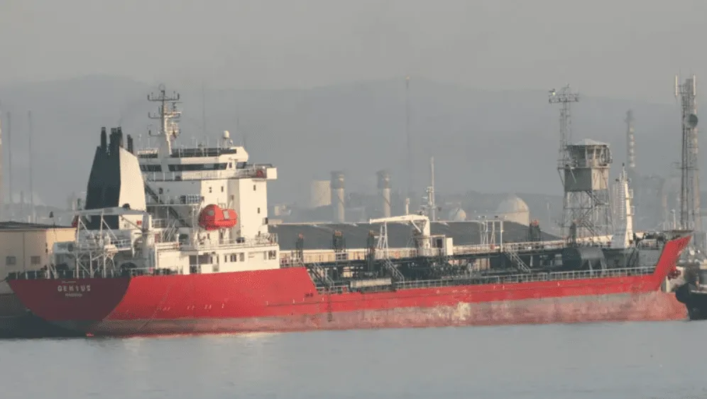Греческий танкер подорвался на мине у берегов Саудовской Аравии