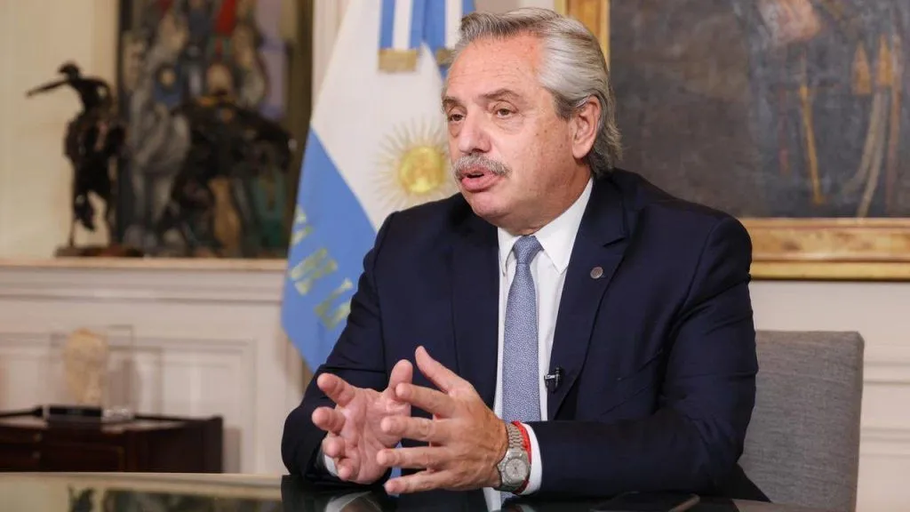 Президент Аргентины привился «Спутником V» и заболел коронавирусом