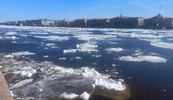МЧС по Петербургу запретило выход на лёд до весны следующего года