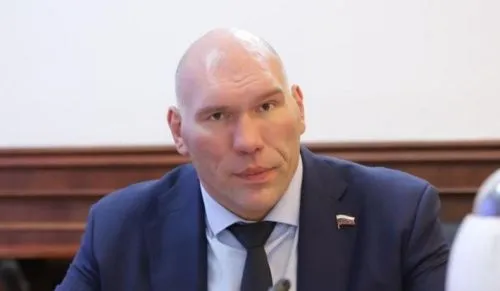 Депутат Госдумы, бывший чемпион мира по боксу Николай Валуев получил повестку в военкомат