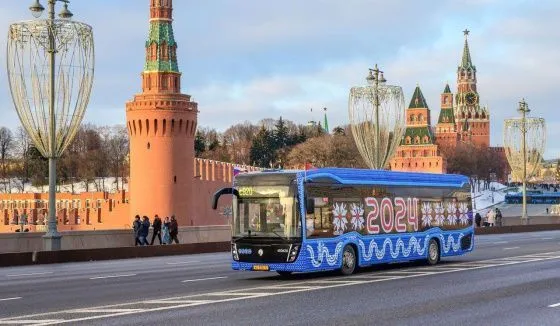 Москвичи выберут самые красивые фотографии новогодних электробусов