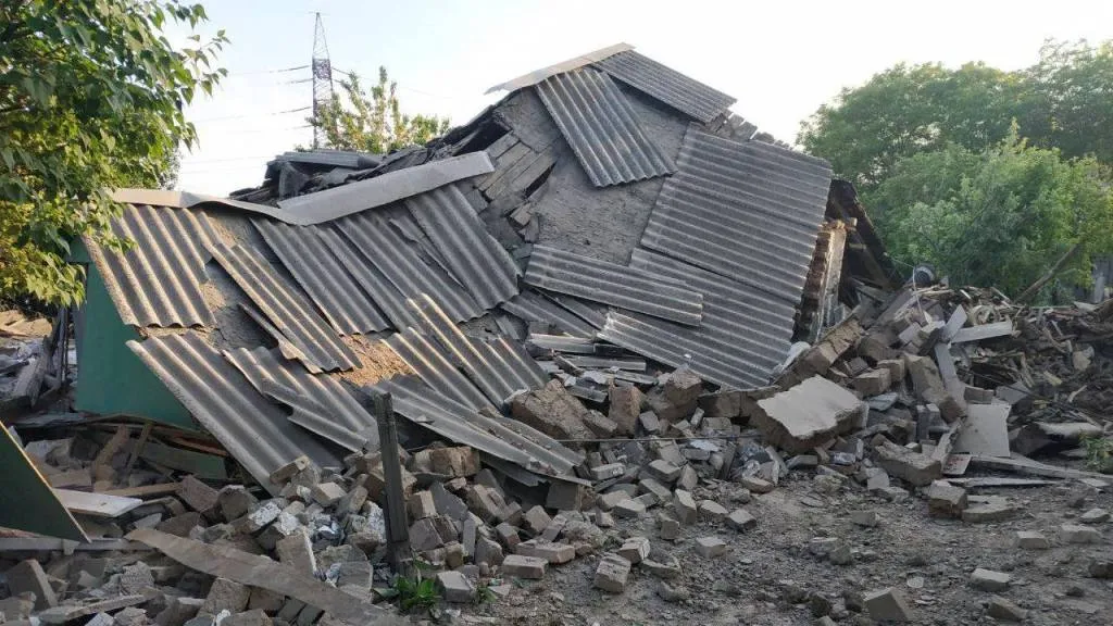 В Донецке прямое попадание снаряда в дом убило женщину
