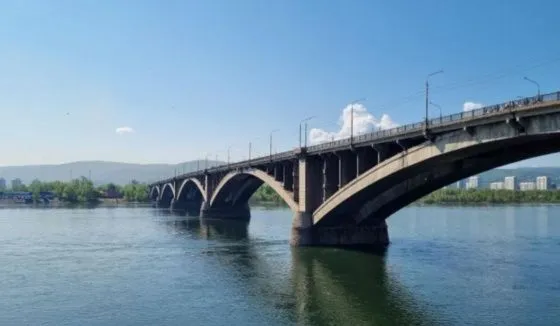 В Красноярске проезд по Коммунальному мосту предложили сделать платным