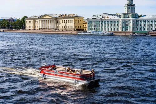 В Санкт Петербурге начала работать переправа–дублёр Биржевого моста 