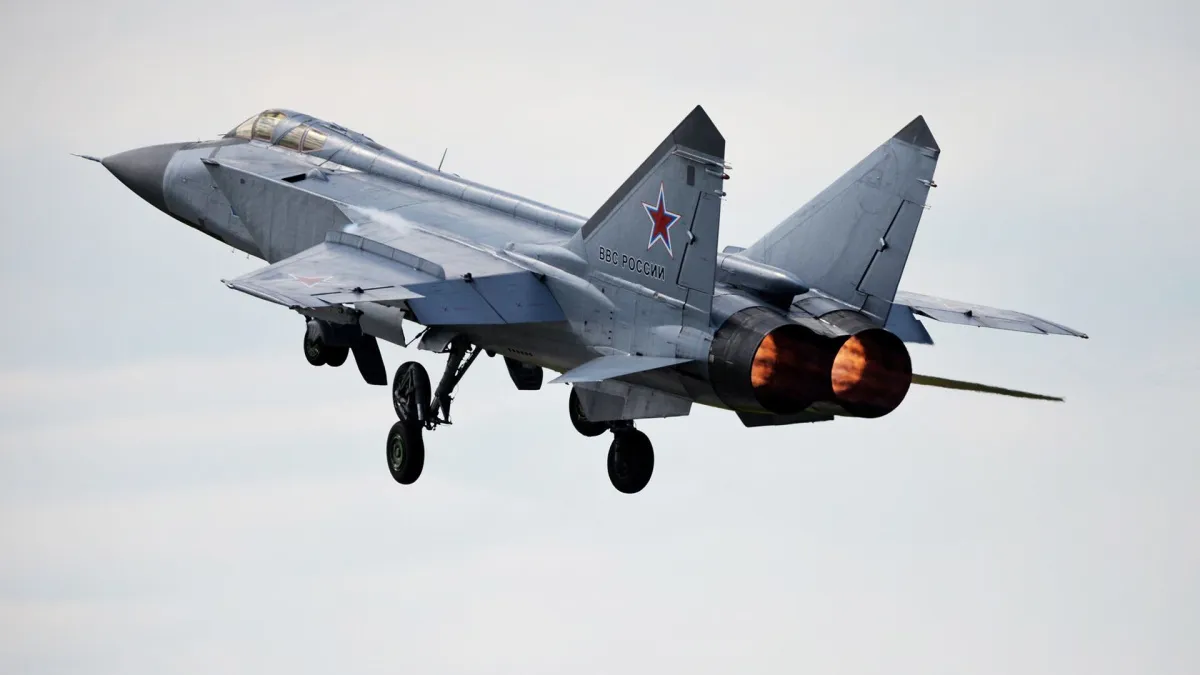 Российский истребитель отогнал от границы норвежский самолёт