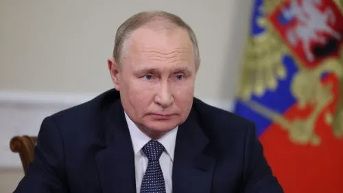 Путин поздравил с 8 марта россиянку, у которой сын погиб на спецоперации в Украине