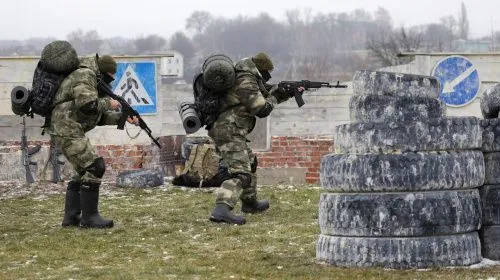 Российским отрядам теробороны начали выдавать оружие