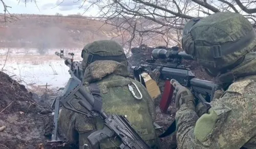 Город Артемовск окружен российскими войсками