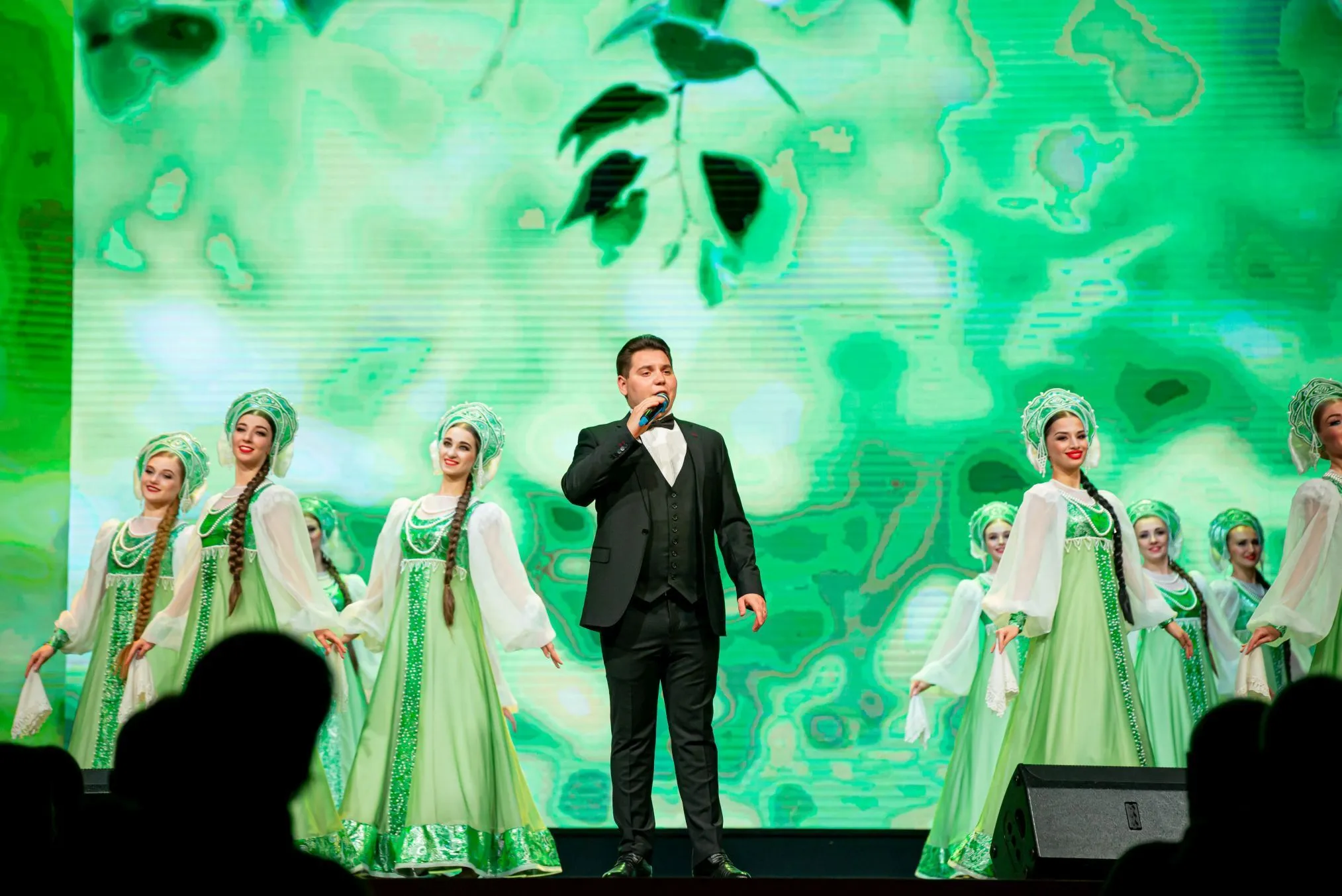 Ансамбль «Донбасс» завершил гастрольный год выступлениями в Москве, Звёздном городке и Курской области 