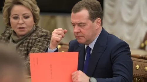 Медведев высказался о распаде Евросоюза и США на примере Ивана Грозного