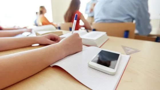 Российским школьникам могут запретить использование телефонов на уроках