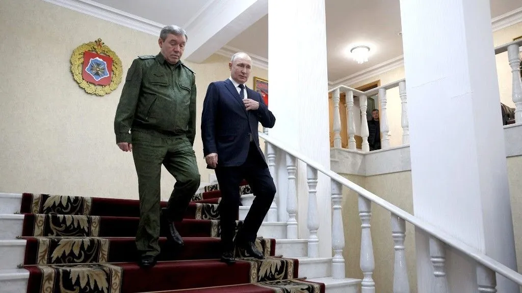Путин заслушал доклад главы Герасимова о ходе спецоперации