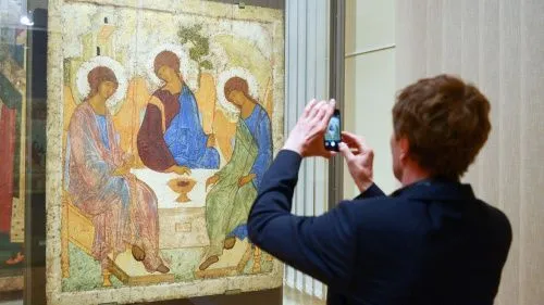 Путин вернул икону «Троица» РПЦ