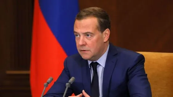 Медведев заявил, что США бросят Украину