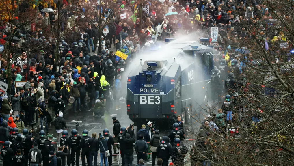 В Берлине задержали около 200 человек во время протестов