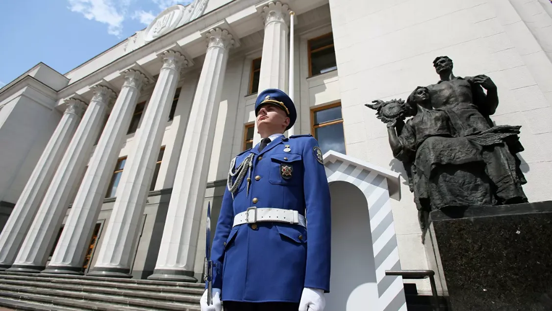 На Украине предложили на пост спикера Рады обезьяну с гранатой