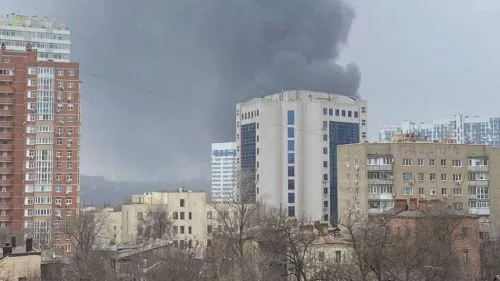 В Ростове горит здание склада пограничного управления ФСБ 