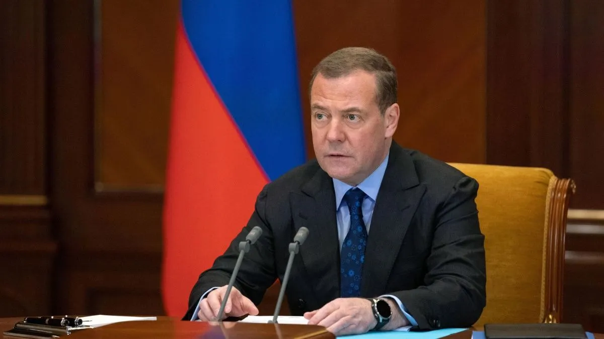 Медведев рассказал анекдот о русских, финнах и НАТО