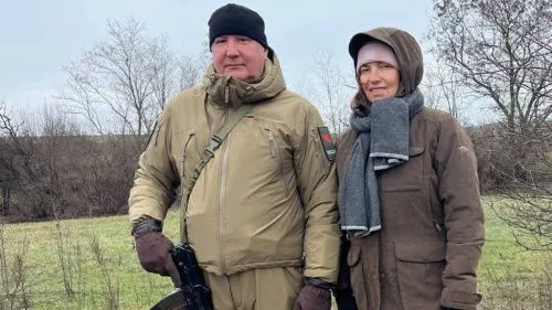 Супруга Рогозина прокомментировала ранение мужа в Донецке
