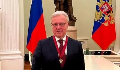 Президент непублично вручил орден экс-губернатору Красноярского края Александру Уссу