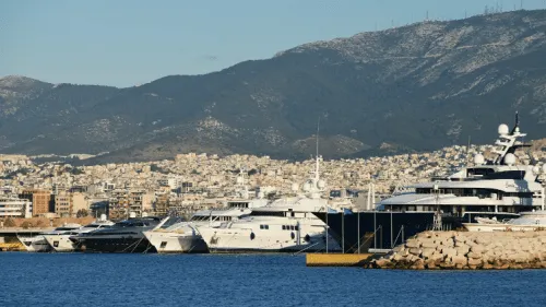 Российских моряков приговорили к 300 годам колонии в Греции