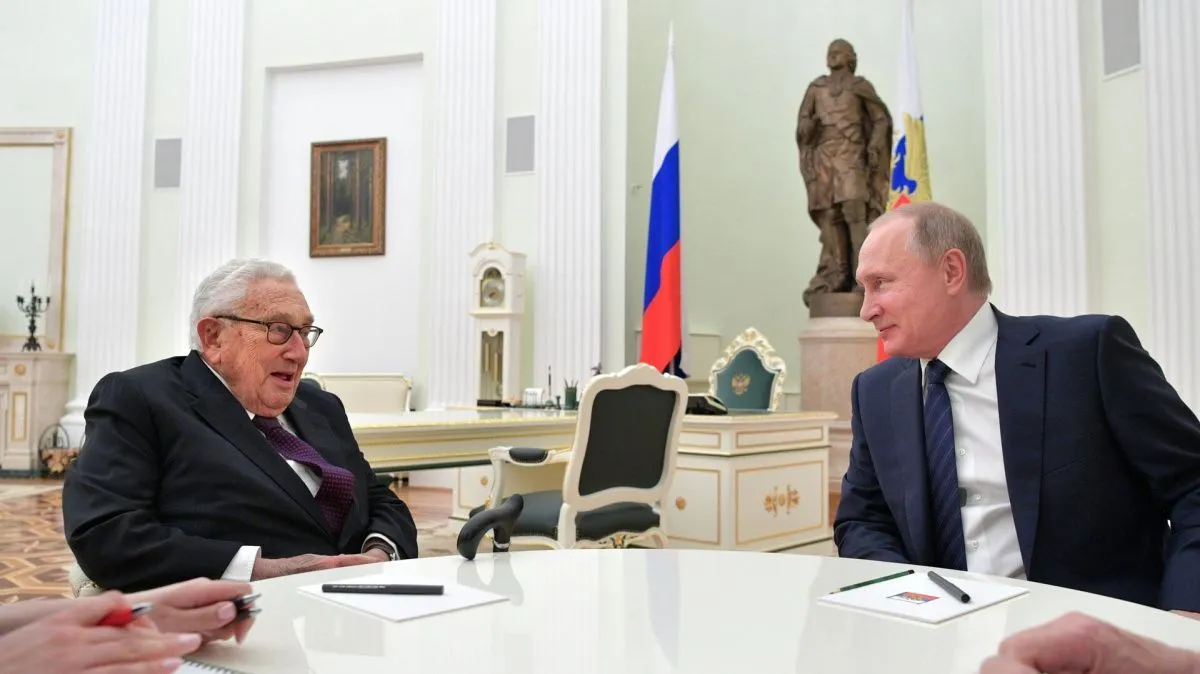 Путин выразил соболезнования жене экс-госсекретарю США Киссинджера
