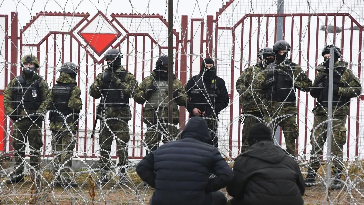 Польша начала строить забор на границе с Россией