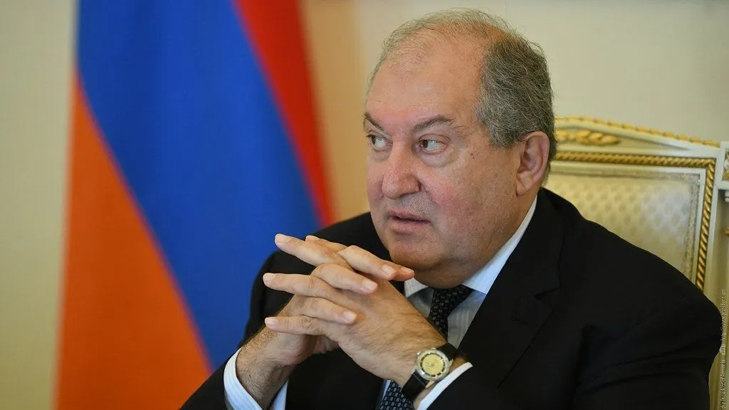 Президента Армении срочно госпитализировали