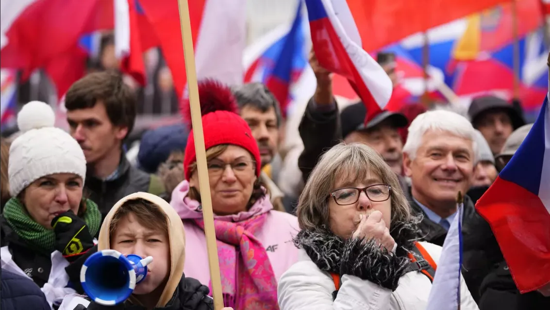 В Праге около 10 тысяч человек вышли на митинг
