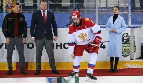Юниоры сборной России по хоккею извинились после инцидента с наградами