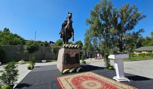 "Большое событие": Путин оценил открытие памятника Невскому в Алма-Ате