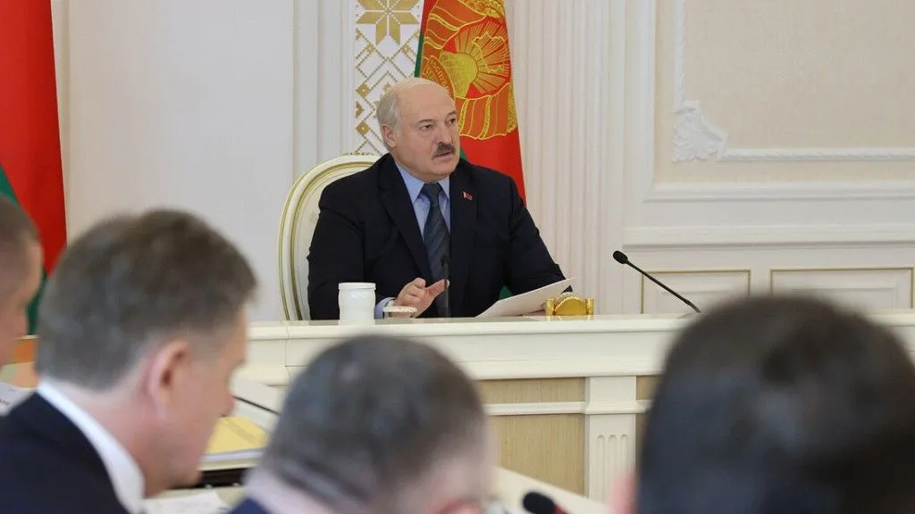 Лукашенко потребовал не относиться к Белоруссии как к «банановой республике»